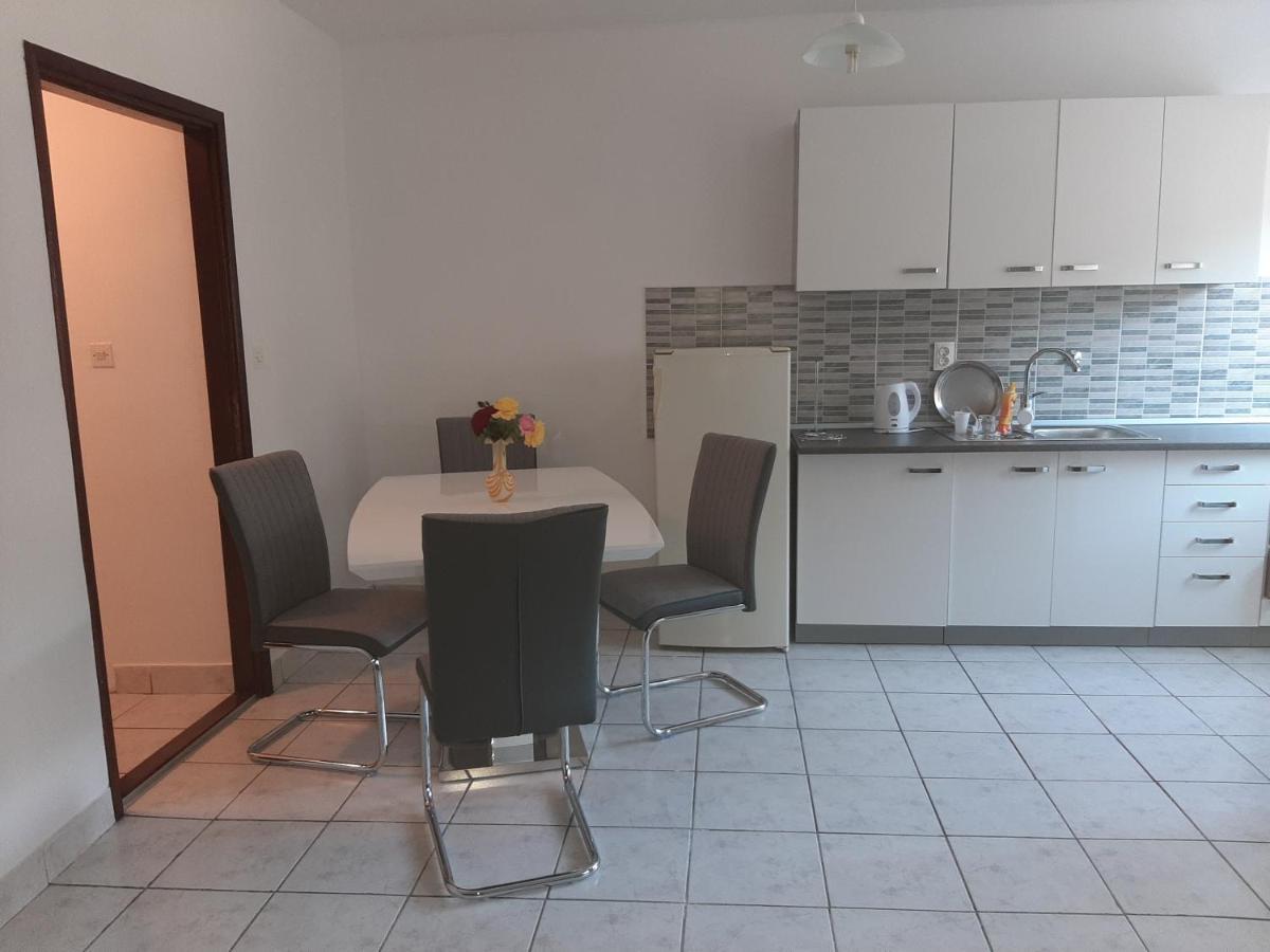 Apartman Curcic Книн Экстерьер фото